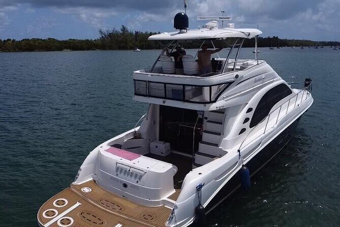 58 ft private tour in Miami, Yatch Rental 4 to 8 hours, 13 people - Exploring the Yacht Experience in Detail