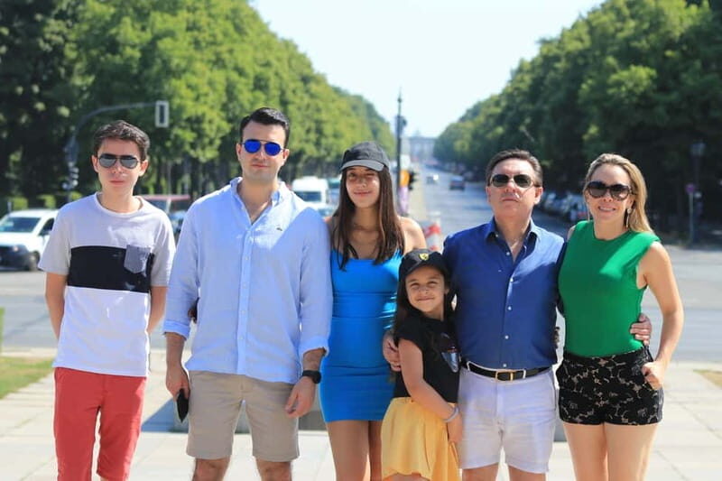 5h Berlin private Tour with Guide, Chauffeur & Photographer - FAQs