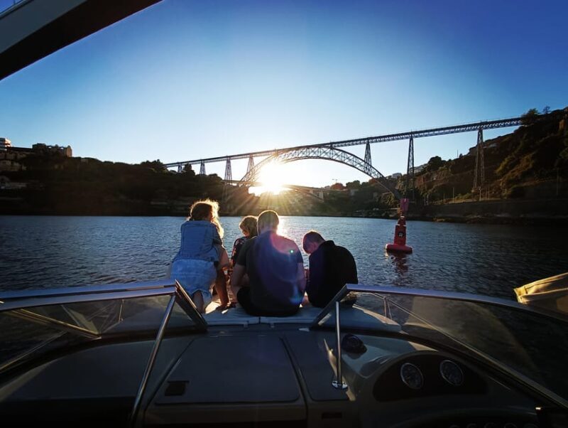 6 Bridges, Not Shared Boat Tour 1h30m, group price up to 6px - An In-Depth Look at the 6 Bridges Boat Tour