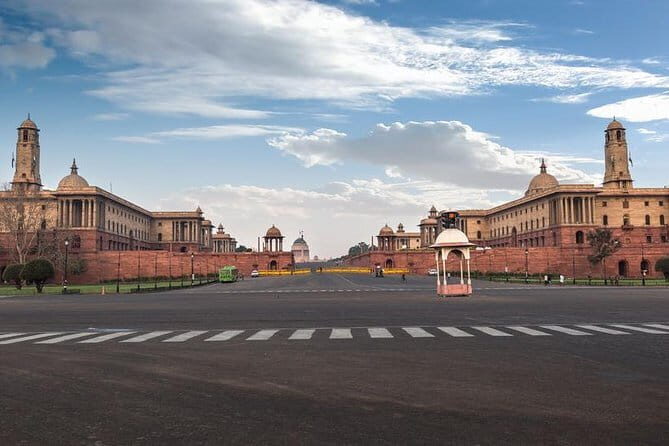 6 Days Luxury Golden Triangle Tour (Delhi Agra Jaipur Tour) - FAQ