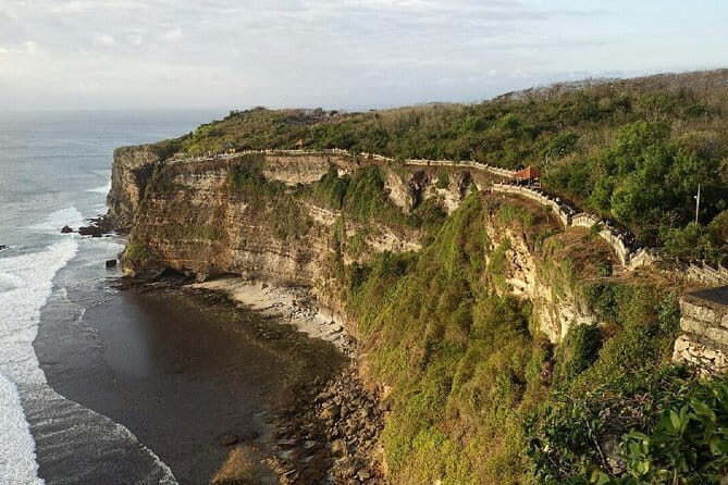 6-hour car charter to Uluwatu Temple Kecak Dance - Exploring Uluwatu Temple: Cliffside Beauty and Spiritual Significance