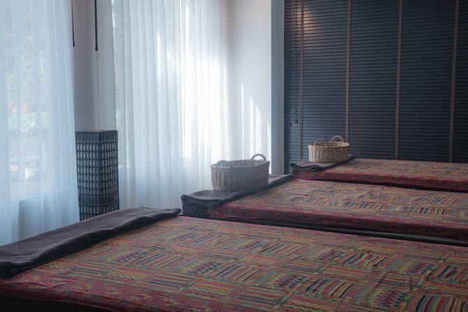 60 Mins -The Home Feet massage with Hotstone -Free Transportation - Practical details