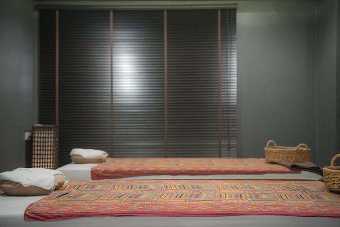 60 Mins -The Home Feet massage with Hotstone -Free Transportation - Why choose this massage?