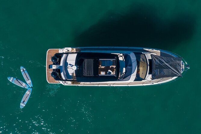 62ft Yacht Tour in Miami Beach with Captain Beneteau MC6 Fly - The Sum Up