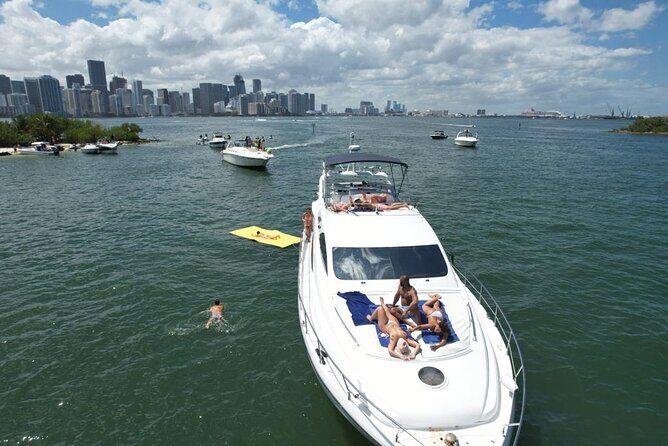 65ft Yacht Charter in Miami - Experiencing Miami from the Water: What to Expect