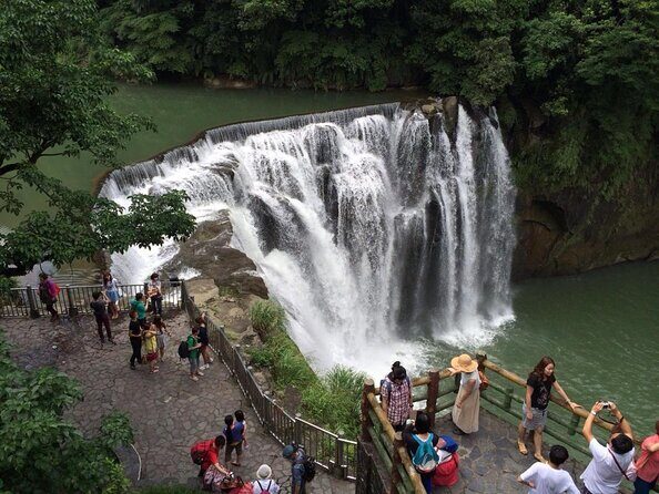 7-Hour Jiufen Night View, Shifen Waterfall & Raohe Market Tour - Transportation & Group Size