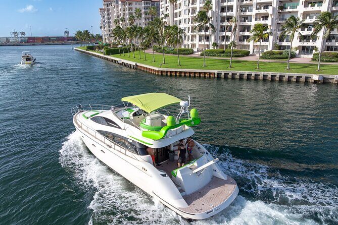 70ft 1 Hour FREE | Miami Yacht Rental | 3 to 6 Hours | 13 People - An In-Depth Look at the Experience