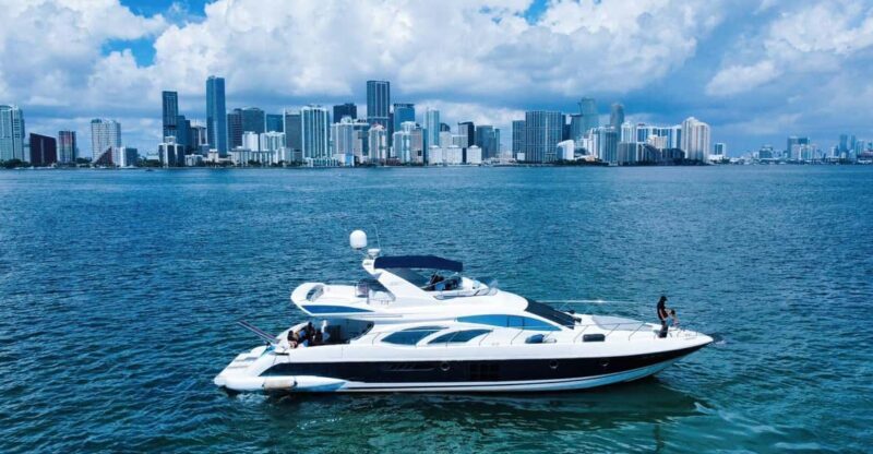 70ft Azimut available in Miami for up to 13 people. - Activities and What’s Included