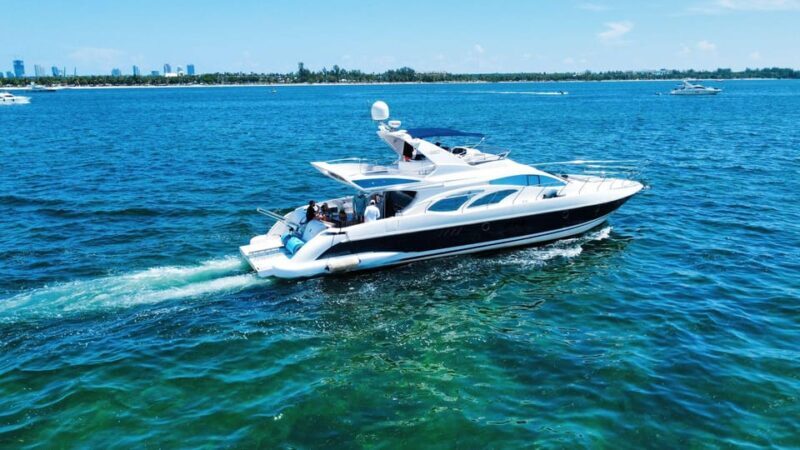 70ft Azimut available in Miami for up to 13 people. - Practical Details and Booking Insights