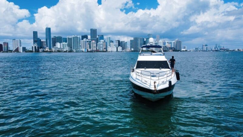 70ft Azimut available in Miami for up to 13 people. - FAQ