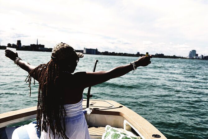 75 Minutes Detroit River, Belle Isle Breeze Electric Cruise - Who Is This Tour Best For?