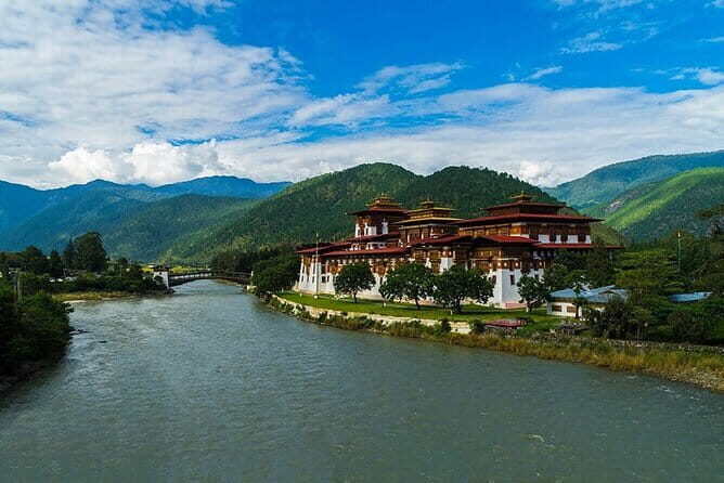 8 Days Bhutan Cultural Tour with 2-Day Bumdrak Trek - Who is this tour best for?