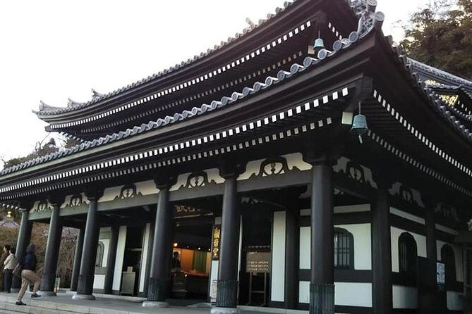 8-hour Kamakura tour by qualified guide using public transportation - Summary