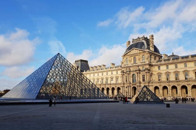 8-hour panoramic tour of Paris in Portuguese - A Tour That Balances Highlights and Authenticity