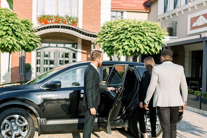 8 Hours Sightseeing Tour with a Private Chauffeur at Los Angeles - Who Should Consider This Tour?