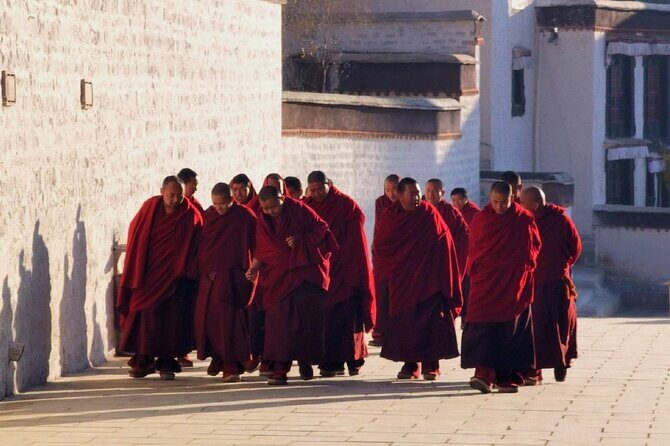 9 Days Lhasa Gyantse Shigatse Everest Namtso Group Tour - Frequently Asked Questions