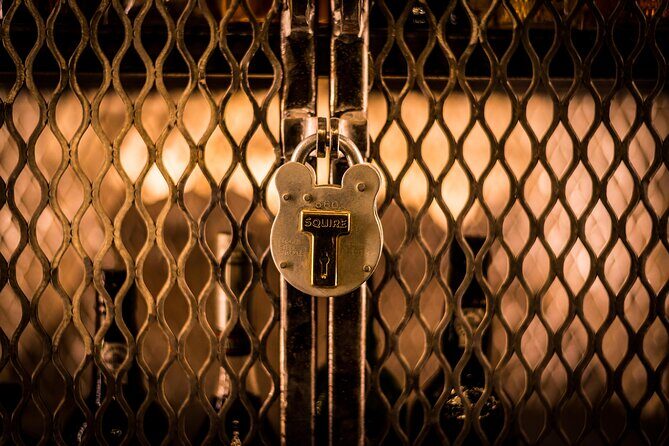 90-minute introduction to Whisky in the Old Town of Edinburgh - The Tasting Experience: Four Drams from Different Regions