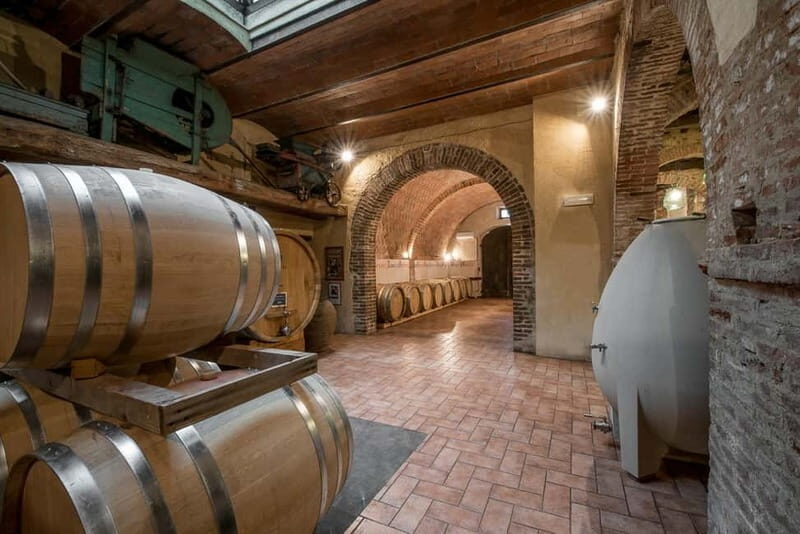 A 16th-century farmhouse between the Crete Senesi and Val d'Orcia, a tour through history and wine. - FAQ