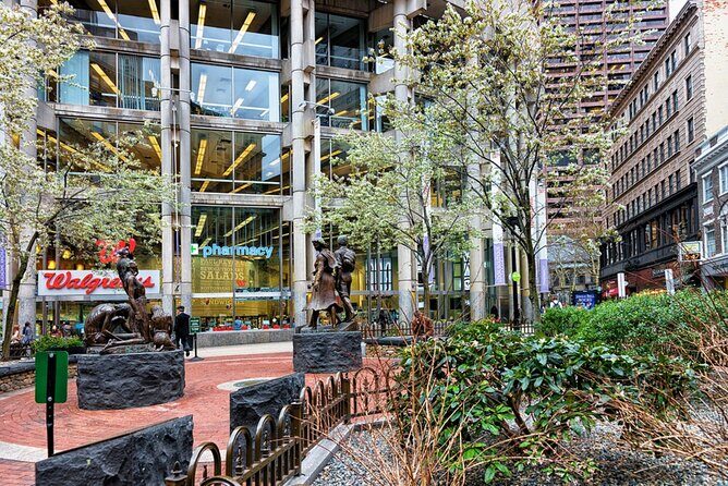 A Bostonian Christmas Tour - A Bostonian Christmas Tour: A Festive Stroll Through the Heart of Boston