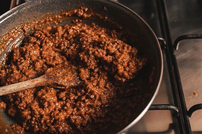 A Brunello Cooking Class with Vineyards View Winery - Group Size and Atmosphere