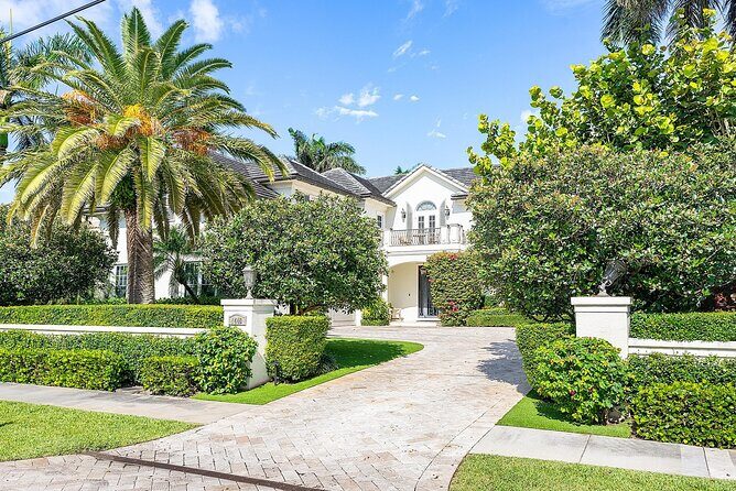 A Coastal Family Escape in Manalapan - Key Points