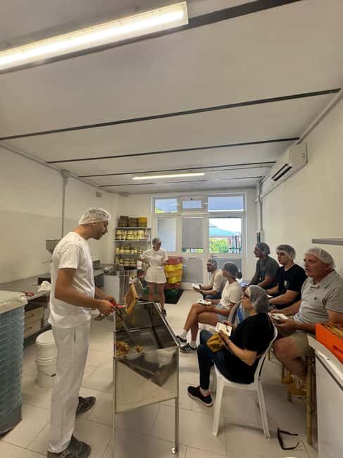 A day as a beekeeper: an adventure among mountains and nature - FAQ