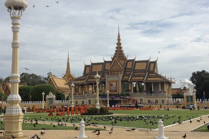 A Day Trip Sightseeing of Phnom Penh With Private Tour Guide - Key Points