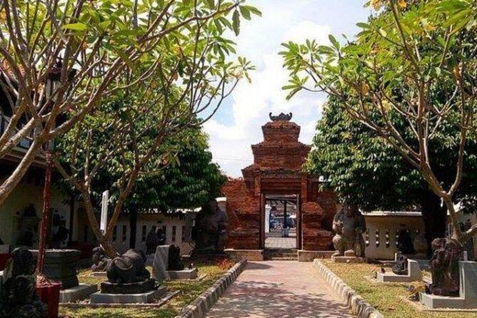 a day visiting The temple and Javanese culture museum (07.00am-05.00pm) - What Travelers Are Saying: Authentic Insights and Tips