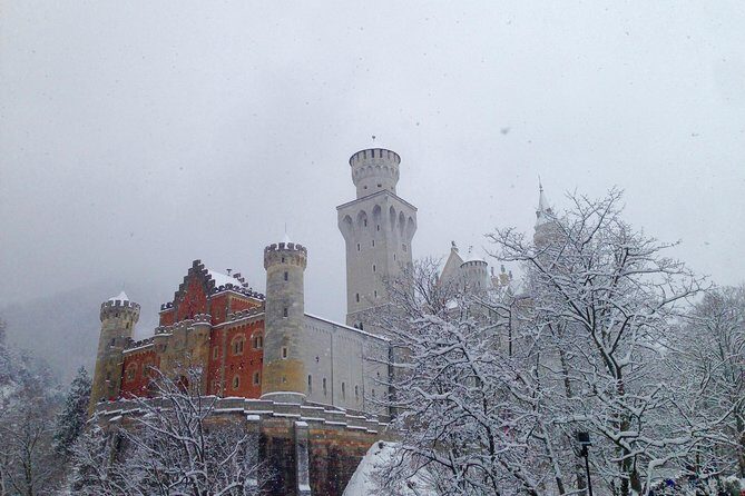 A Full Day Private Tour of Neuschwanstein Castle from Garmisch-Partenkirchen - The Experience Guides: Knowledgeable and Engaging