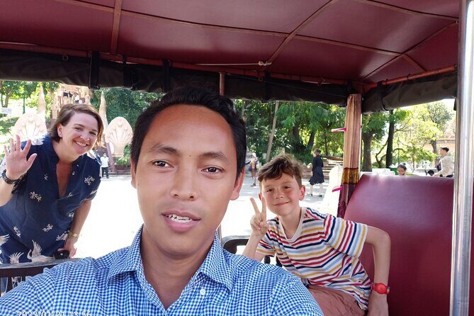A Full Day Tour for Royal Palace, S21, Killing Fields & More - Key Points