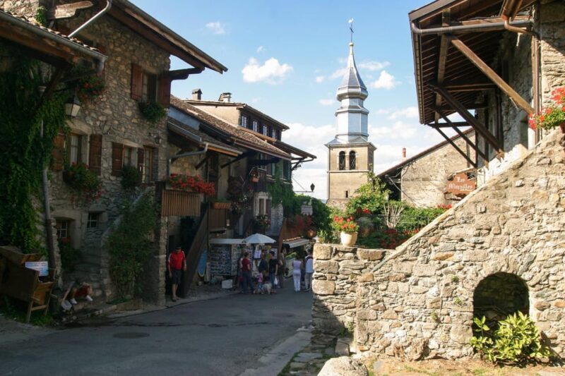 A guided tour of the medieval village of Yvoire - Exploring Yvoire: What to Expect from the Tour