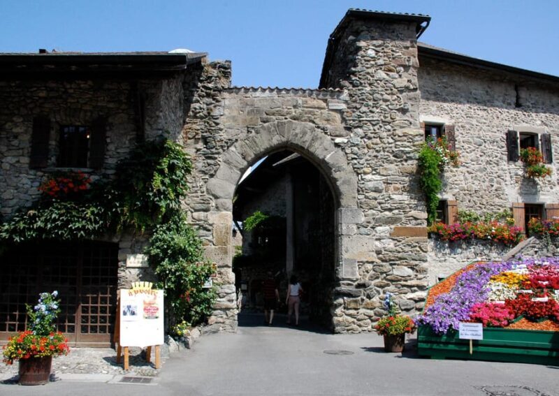A guided tour of the medieval village of Yvoire - Who Will Love This Tour?