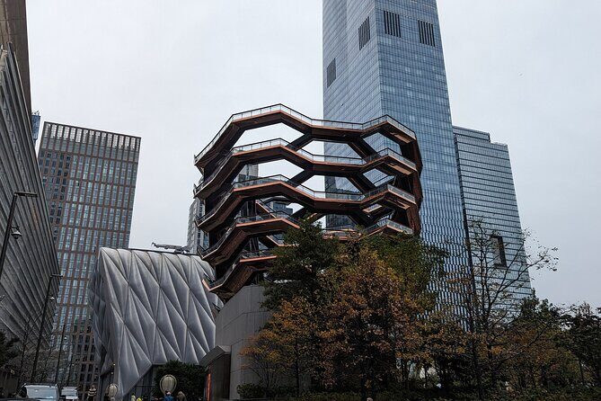A Half Day Walk Between the Skyscraper Clusters of Manhattan - Key Points