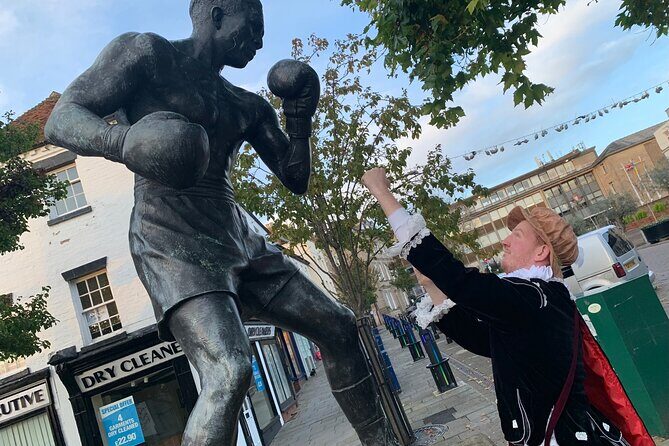 A Historical tour of Warwick with Queen Elizabeth's Secret Lover - Key Points