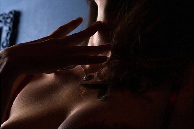 A Luxury Romantic Experience for Couples. - A Luxurious Romantic Experience in Cancun: Boudoir Photography for Couples