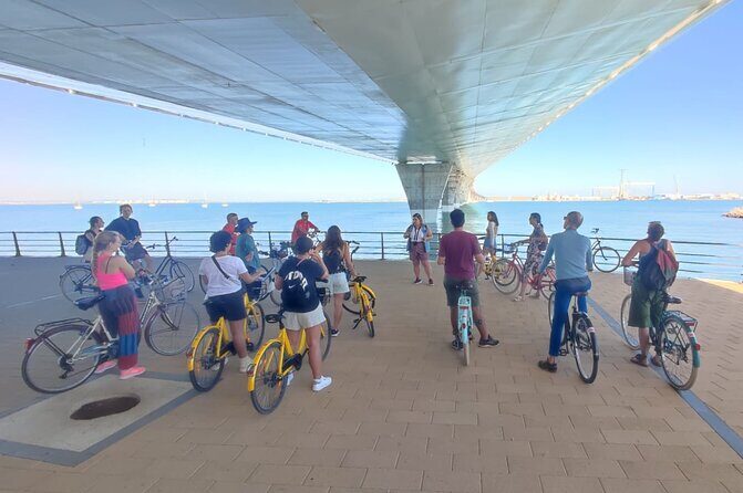 A private stroll cycling around Cádiz + bike rental - Who Should Consider This Tour?