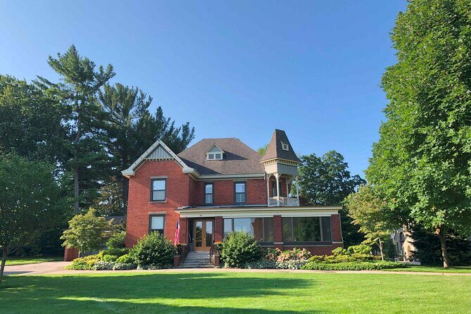 A Self-Guided Walking Audio Tour of Holland, Michigan - Who Should Consider This Tour?