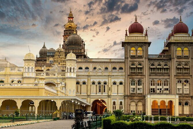 A Throbbing Walk thro Palace/Temples/Fort/Market in Old Bangalore - FAQs