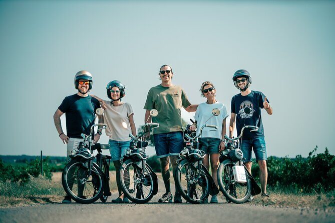 A Tour in Provence in a typical French motorized bike : the Solex - Key Points