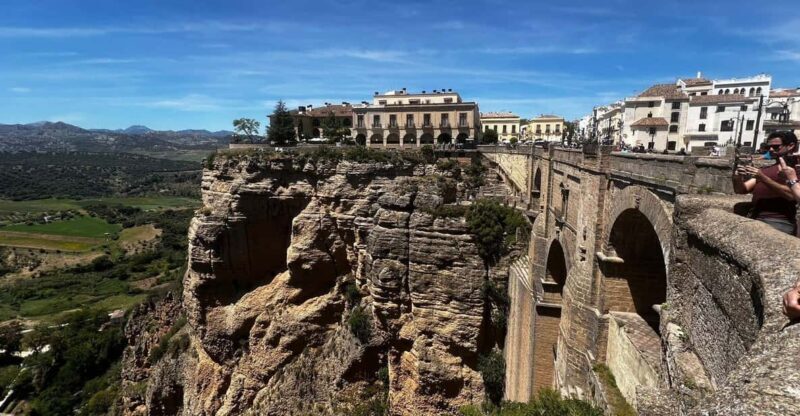 ab Marbella/Estepona: VIP-Tour Ronda + Setenil d. l. Bodegas - What’s Included and What’s Not