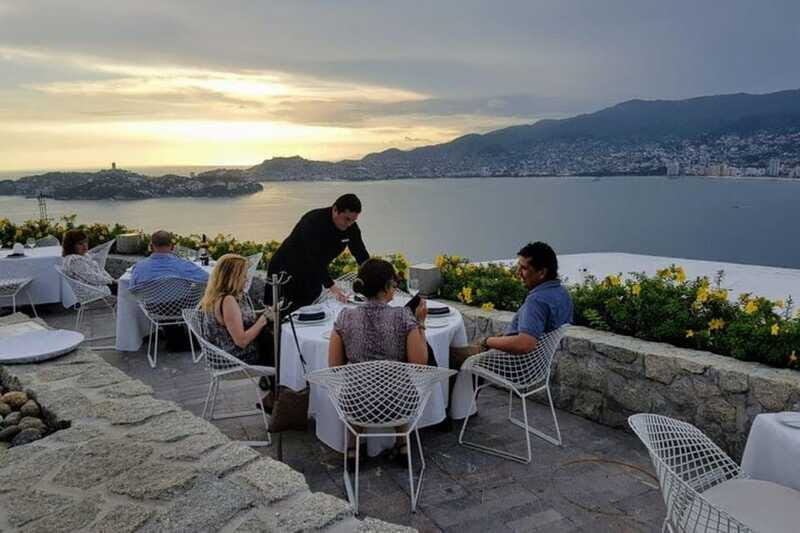 -Acapulco: Bella Vista Dinner with Drinks and Cliff Diving - The Drinks & Atmosphere