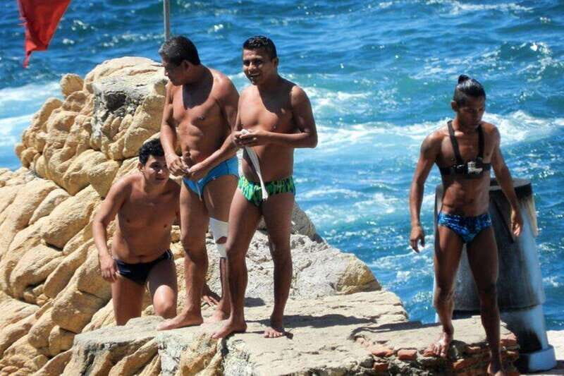 -Acapulco: Cliff Divers at La Quebrada with Lunch and Drinks - Introduction