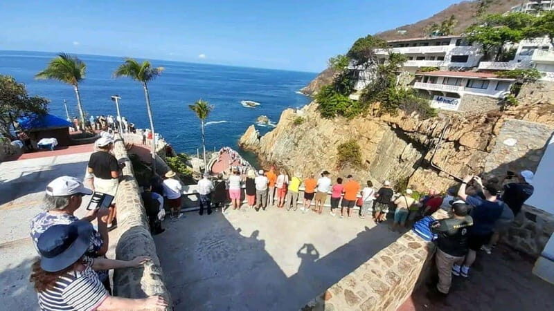 Acapulco: Express Cliff Diving Show Tour - Key Points