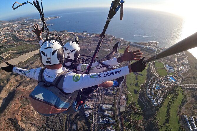 Acrobatic Paragliding Tandem Flight above south Tenerife - Who Will Love This Tour?