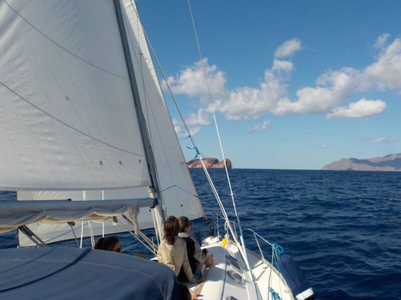 Adamantas: Milos Sightseeing Sailboat Cruise - FAQ