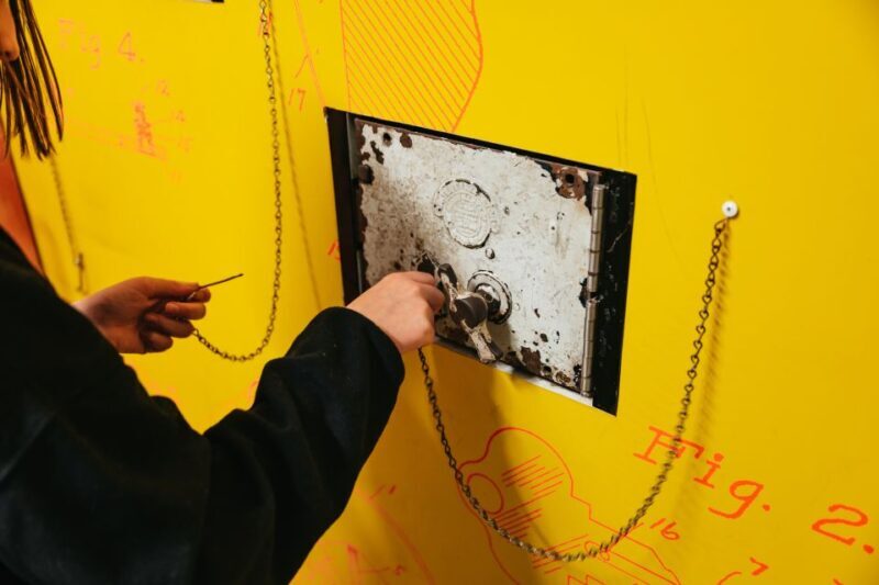 Adelaide: Ghosts, Dark Secrets and Paranormal Hunt Gaol Tour - Balancing Entertainment and Authenticity