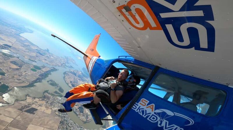 Adelaide: Tandem Skydiving over Lake Alexandrina - Landing and Post-Jump Comforts