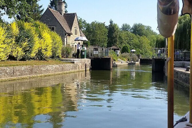 Afternoon Tea Sightseeing River Cruise in Oxford - The Atmosphere and Group Experience