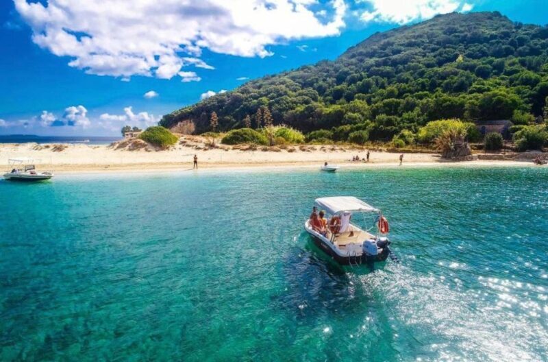 Agios Sostis harbour: Rent your own boat! - Key Points