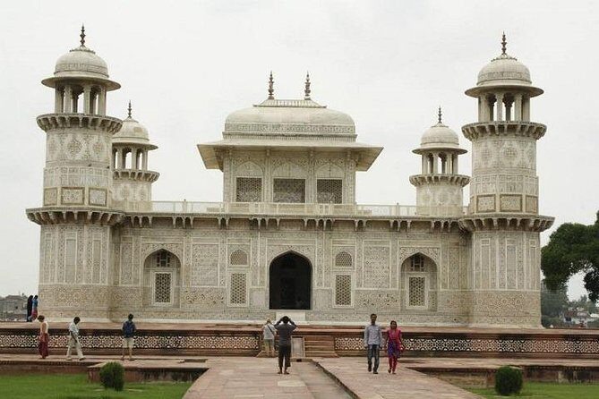 Agra Tour from Gurugram ( Taj Mahal Day Tour By Car ) - FAQ